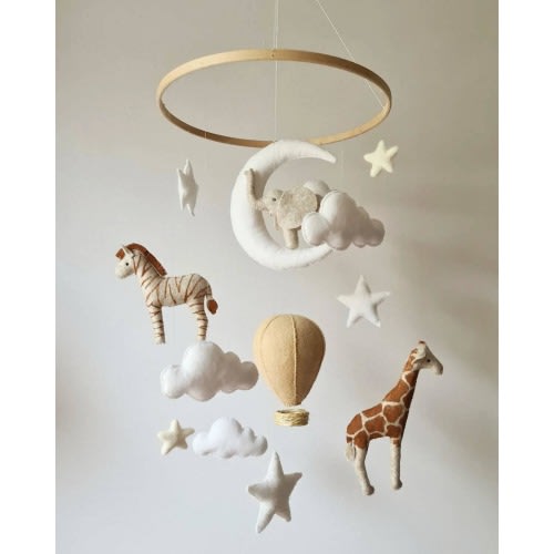 Day dreamer, gender neutral Safari baby mobile, safari crib mobile, jungle cot mobile, nursery mobile with giraffe, safari cot mobile