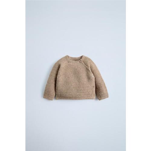 TEXTURED KNIT SWEATER