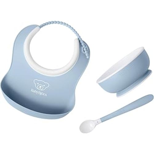 BabyBjörn Baby Feeding Set, 3 pcs, Powder Blue Includes Baby Plate, Baby Spoon, Dishwasher Safe Toddler Feeding Set for self-Feeding or Baby-led weaning