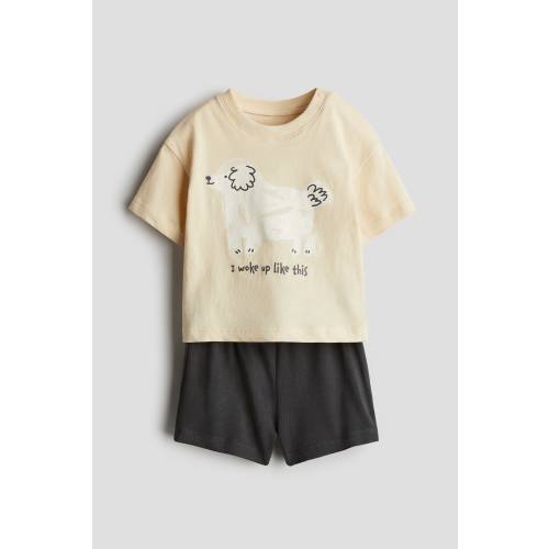 2-PIECE SHIRT AND SHORTS SET