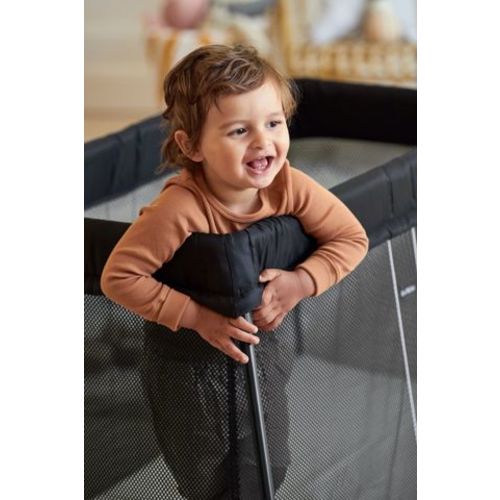 Handy travel crib in a classic design | BabyBjörn
