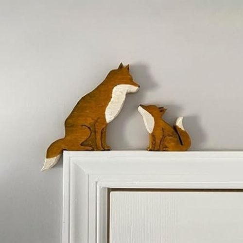 Mama and Baby Fox Door Topper Adorable Fox Shape Statue Door Corner Sculpture for Handcrafted Wood Decor Sign, Creative Wooden Art Figurine Ornament for Garden (Wood Fox(Mama+Baby))