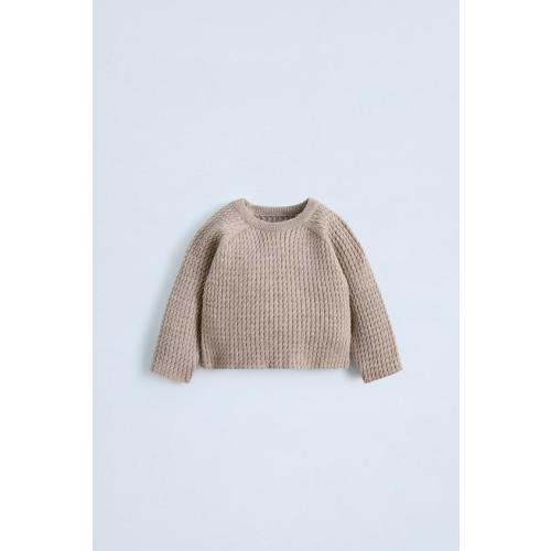 CABLE KNIT SWEATER