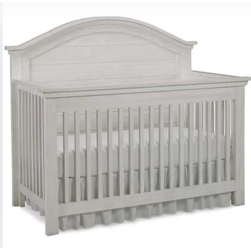 Dolce Babi Lucca Convertible Curve Top Crib