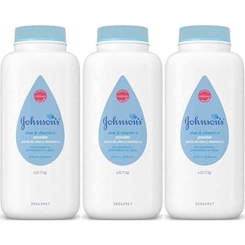 Johnson's Baby Powder with Naturally Derived Cornstarch Aloe & Vitamin E, Hypoallergenic 15 Ounces (Pack of 3)