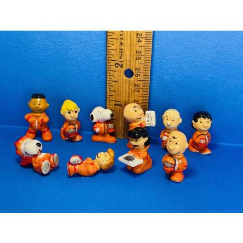 PEANUTS Outer Space Snoopy & Charlie Brown Mission to Mars 10 pcs set Astronaut French Feves Figurines Porcelain Miniatures Dollhouse M146