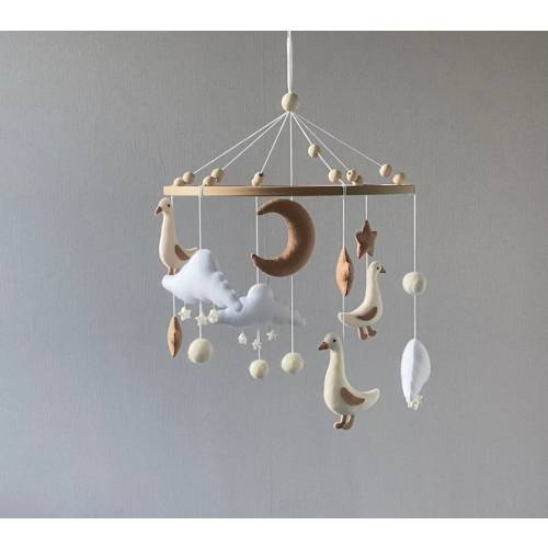 Baby geese mobile for nursery, neutral mobile, realistic felt toy for girl and boy, Crib ceiling mobile, baby shower, newborn gift.