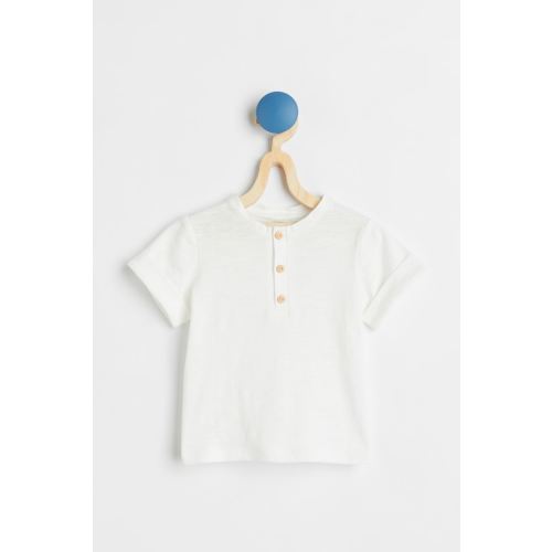 T-shirt with Buttons