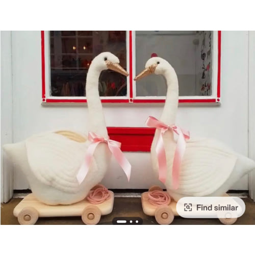 Pull along swan on wheels