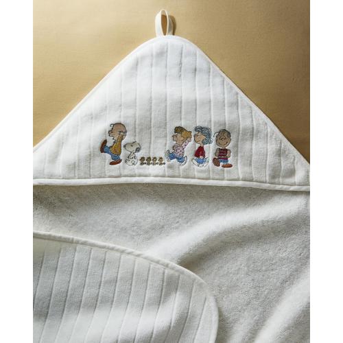 PEANUTS™ CHILDREN’S HOODED TOWEL