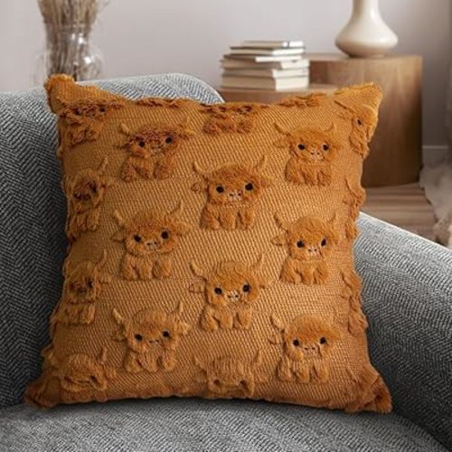 Highland Cow Throw Pillow Covers 18x18 Cow Home Decor Farmhouse Pillow Covers Soft Plush Faux Fur Wool Pillowcases for Sofa Living Room, Gifts for Highland Cattle Lovers