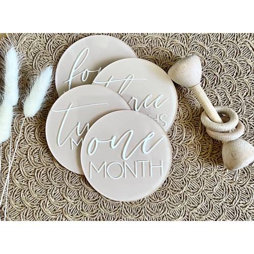 Monthly Milestone Marker Acrylic Month Sign Milestone Disc Gender Neutral Baby Monthly Photo Prop Customized Baby Name Sign Gift for New Mom