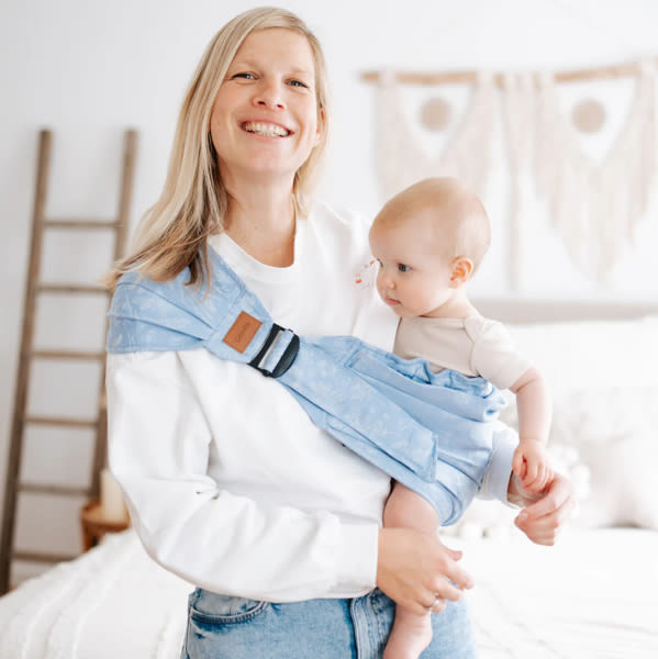 Qookie Go - Hip Carrier - Wildflower Blue