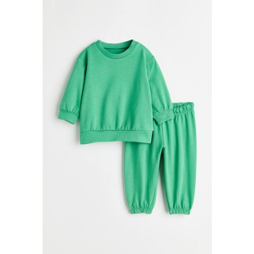 2-piece Sweatshirt Set in size 3M