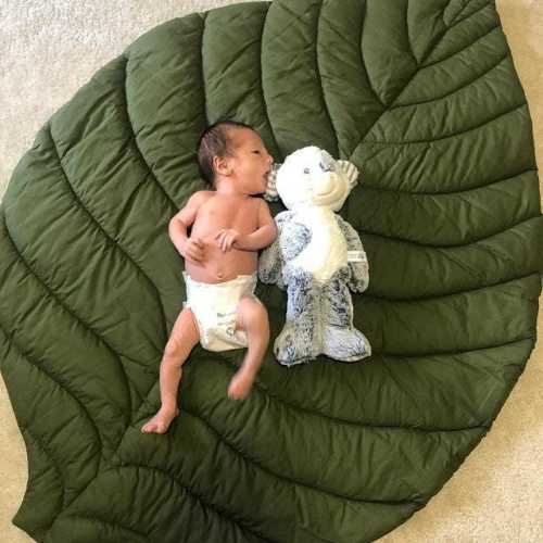 Dark Green Leaf Play Mat – Montessori Baby Mat – Organic Cotton – Safe from Birth – Neutral Nursery Rug