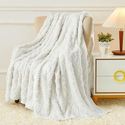 Aganear Fleece Throw Blanket - Cozy Soft Lightweight Fuzzy Flannel Throw Blanket for Women Warm Decorative Present for All Seasons, Portable Throw Blankets for Couch, Sofa, Bed, Car(50"x60", White)