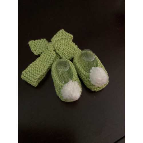 Tinkerbell baby booties set for your newborn.