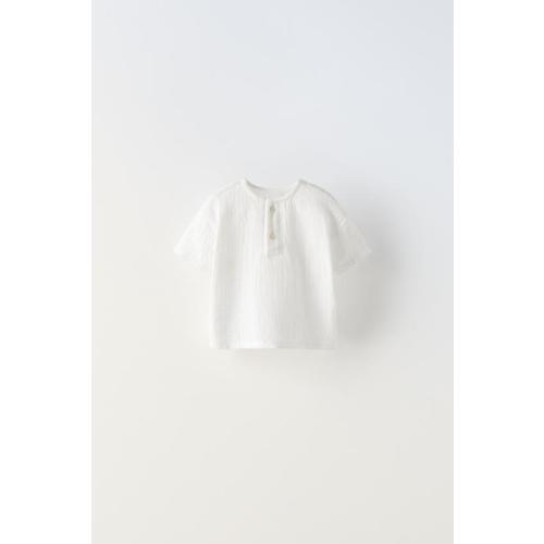 KNIT SWEATERTEXTURED POLO SHIRTLEATHER SNEAKERS WITH ADJUSTABLE STRAPS