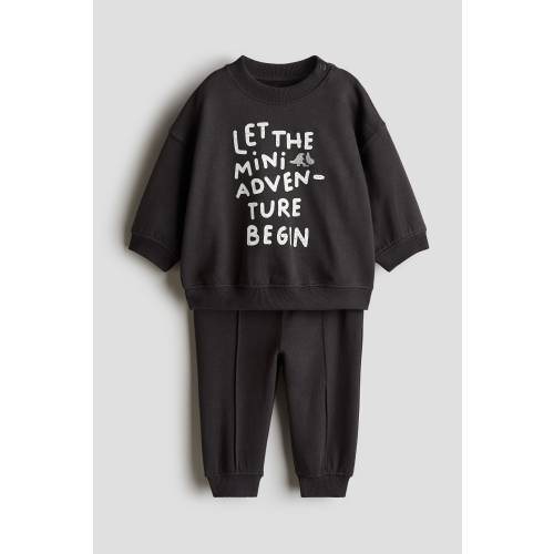 2-PIECE SWEATSUIT