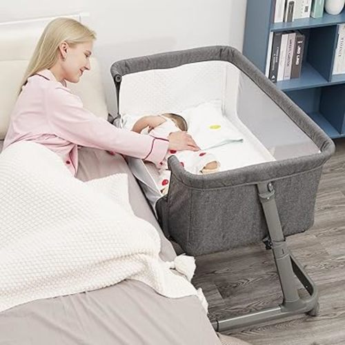 Pamo babe Baby Bassinet Bedside Sleeper for Newborn Bed Crib with Breathable Mesh Sides Co-Sleeping Bedside Crib for Infant Breastfeeding with Height-Adjustable and Wheels, Z-Type Stable Frame