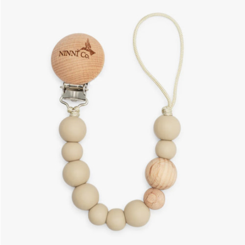 Ninni Co. Toffee Brown Pacifier Clip