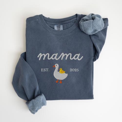 EMBROIDERED Customizable Mama Goose Sweatshirt, Custom New Mom Est Year Sweat Shirt, Baby Pregnancy Reveal Sweater, Duck Mama Crewneck