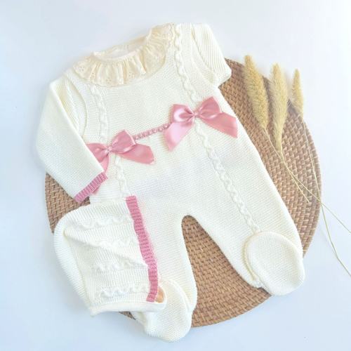 Knitted newborn set with hat, ivory white SET with pink, hospital outing set, newborn set, Spanish fashion, newborn girl set
