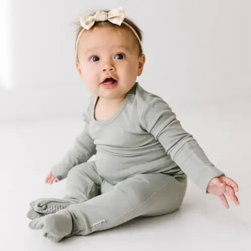 Seagrass Mini Ribbed Day to Night Romper (0-3 mo)