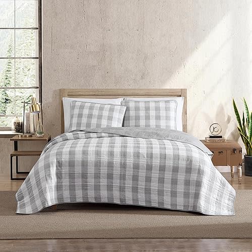 Eddie Bauer- Twin Quilt Set, Cotton Reversible Bedding with Matching Sham, Home Decor for All Seasons (Lakehouse Plaid Light Grey, Twin)