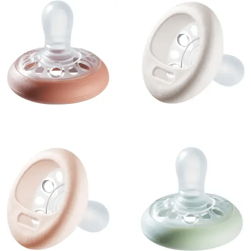 Tommee Tippee Breast-Like Pacifier, 0-6 Month Pack of 4 Pacifiers with Breast-Like baglet, Symmetrical Design, BPA Free
