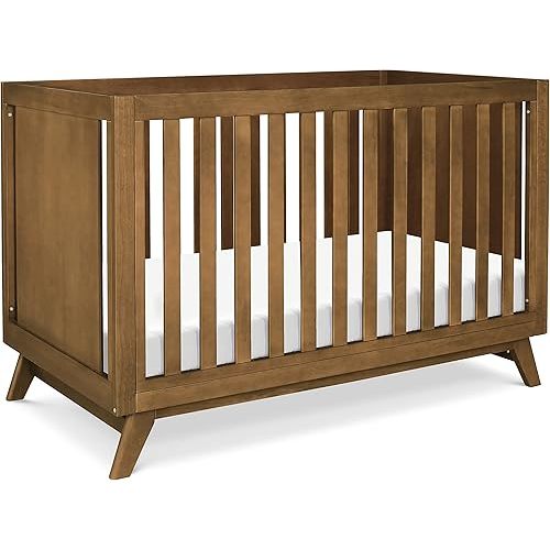 DaVinci Otto 3-in-1 Convertible Crib in Walnut, Greenguard Gold Certified