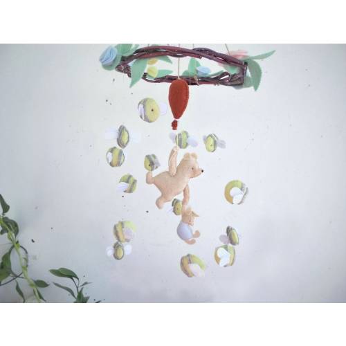 Pooh Bear mobile, Classic Winnie the Pooh baby nursery decor, Winnie the Pooh mobile, Bee crib mobile, Florals cot mobile, Branch mobile bb