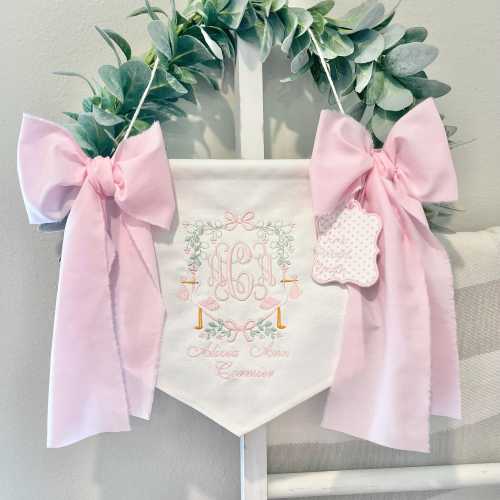 Custom Embroidered Baby Banner, Birth Announcement, Hospital Door Sign with bows, Baby Gift, Bassinet banner with crest, Storks