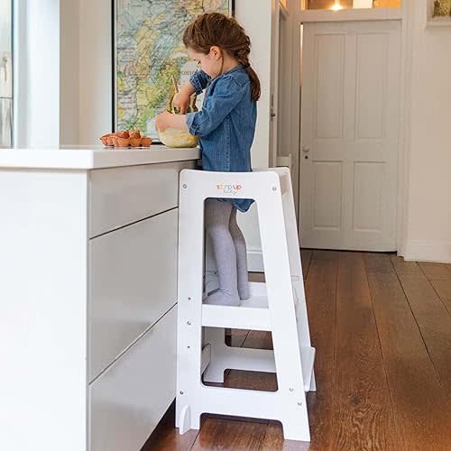 Stepup Baby Silla alta para niños pequeños | Inspirado en Montessori | Taburete de madera de cocina para niños en edad preescolar | Ajustable para 18 meses a 5 años | Incluye riel de seguridad