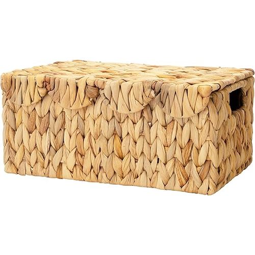 StorageWorks Scalloped Edge Wicker Basket with lid, Wicker Storage Basket with Built-in Handles, Handwoven Basket for Décor, Natural Water Hyacinth Wicker Basket for Shelves, Nursery Room
