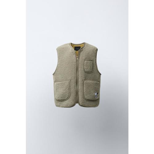 SNOOPY PEANUTS™ SHEARLING VEST - Light beige | ZARA United States