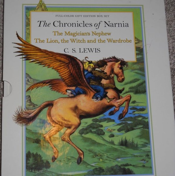 The Chronicles of Narnia Full-Color Oversize Gift Edition Box Set: The Magician's Nephew; The Lion, the Witch, and the Wardrobe