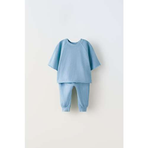 T-SHIRT AND JOGGERS MATCHING SET