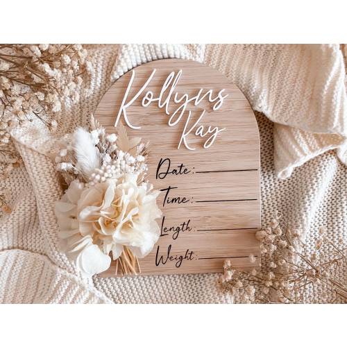 Writeable birth details announcement sign with dried flowers