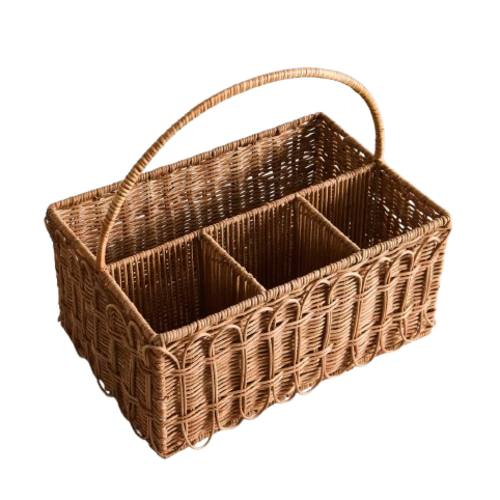 PICNIC HAMPER WITH A RATTAN HANDLE