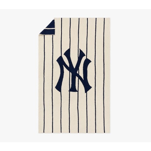 MLB™ New York Yankees™ Fuzzy Kid Throw Blanket