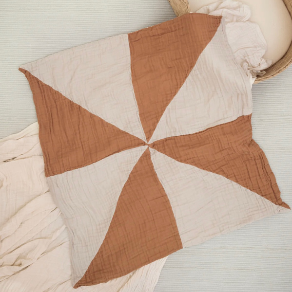 the heirloom collection / pinwheel baby blanket (umber, sienna)