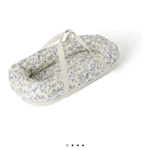 Dainty Bassinet