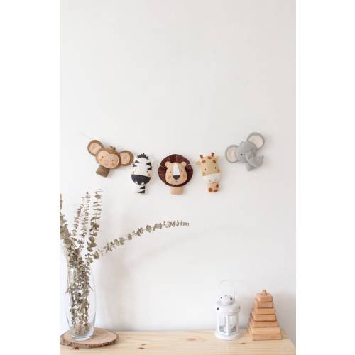 Safari animals felt banner, Jungle animals Garland, Safari nursery themed decor, jungle baby shower party decor, Baby crib nursery toy