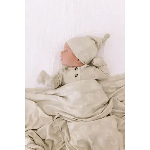 Linus Newborn Hat Bundle (Gown) – Lou Lou & Company