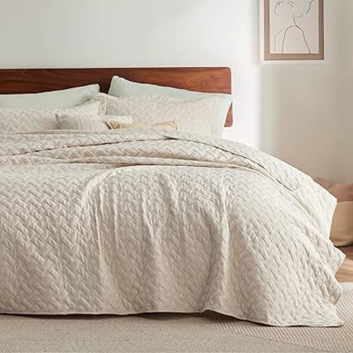 Bedsure Quilts King Size - Lightweight Bedspreads King Size with Basket Weave Pattern, Soft Quilt Bedding, Beige Comforter Coverlet for All Seasons (106" x 96")