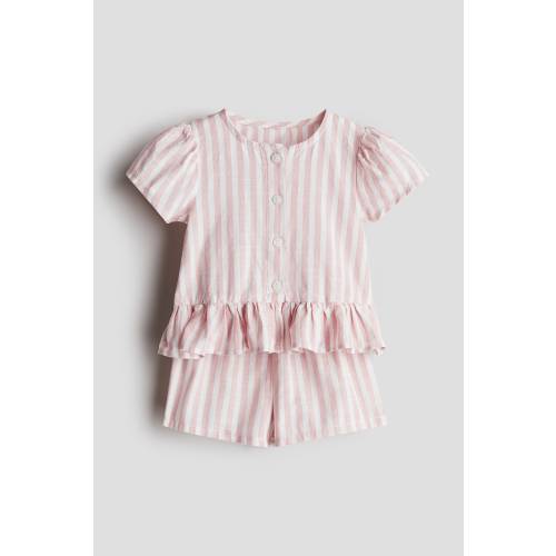 2-PIECE BLOUSE AND SHORTS SET