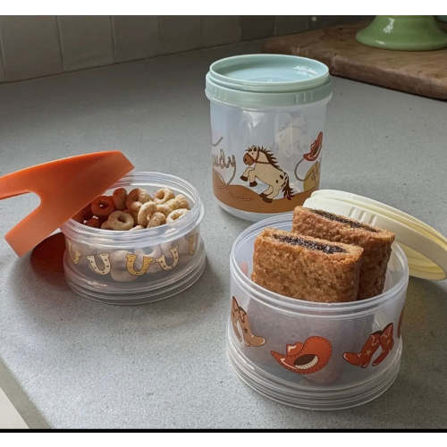 Howdy twist and snack stacker