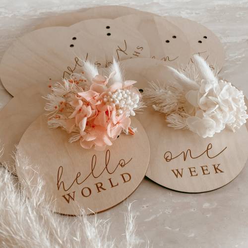 Dried Floral Baby Milestone Cards Set of 14 - Wooden Baby Cards First Year - Baby Shower Gift - Engraved Milestone Prop