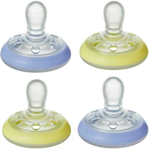 Tommee Tippee Breast-Like Pacifier Night, Glow in The Dark, Skin-Like Texture, Symmetrical Design, BPA-Free Binkies, 0-6m, 4-Count, Blue/Yellow